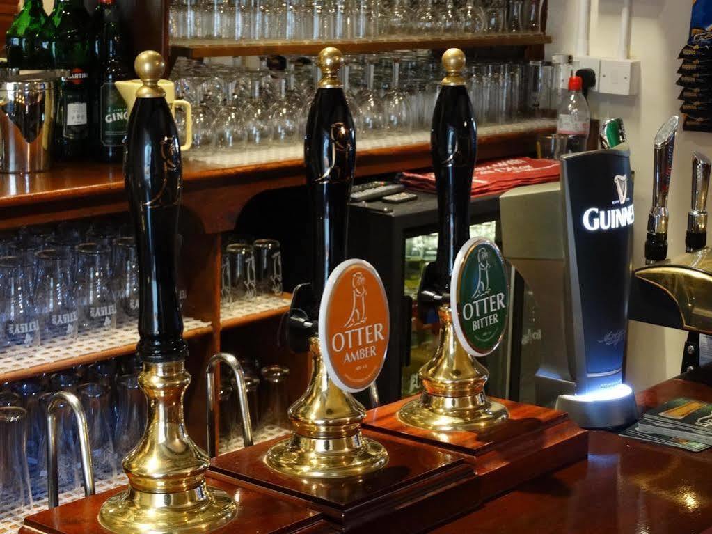 The Red Lion Hotel Oakford エクステリア 写真
