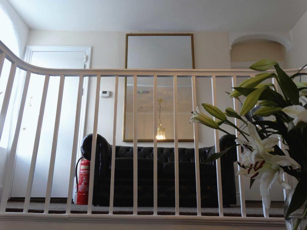 The Red Lion Hotel Oakford エクステリア 写真