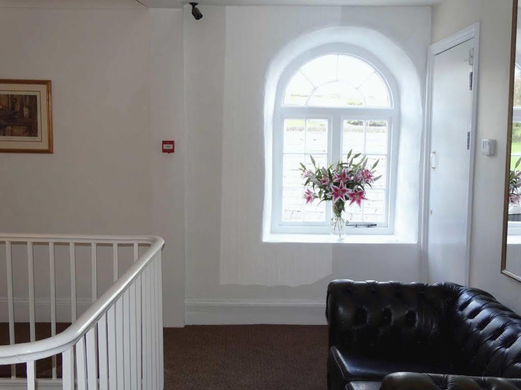 The Red Lion Hotel Oakford エクステリア 写真