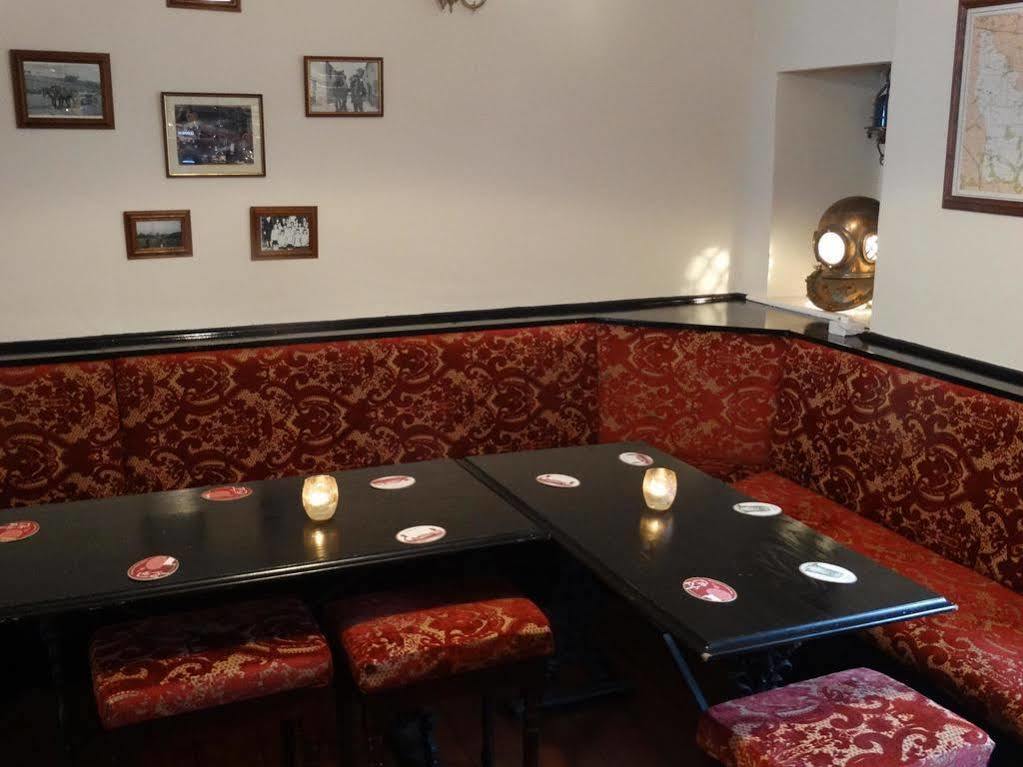 The Red Lion Hotel Oakford エクステリア 写真