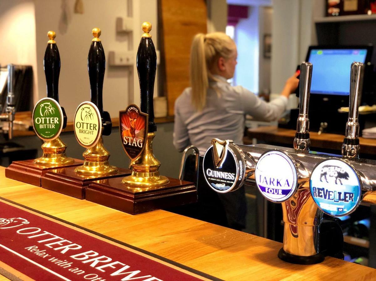 The Red Lion Hotel Oakford エクステリア 写真