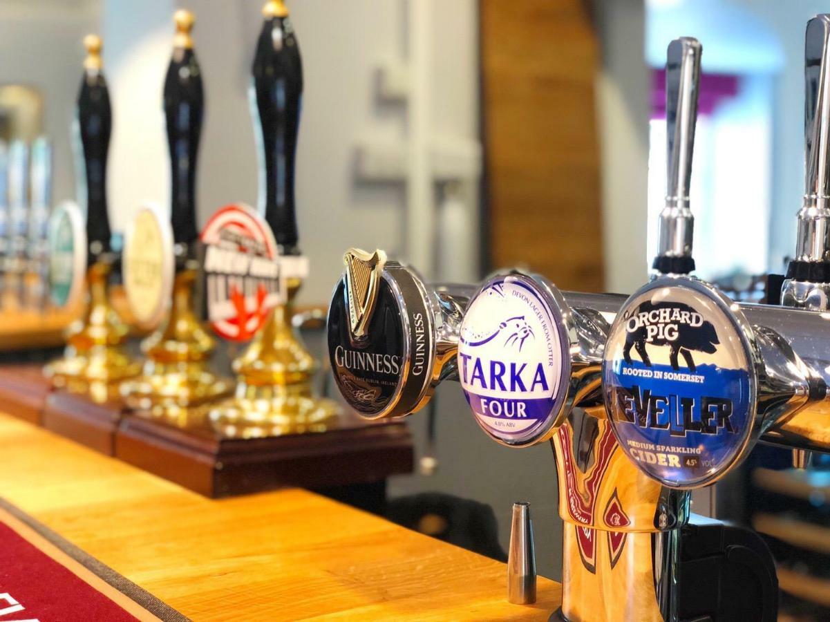The Red Lion Hotel Oakford エクステリア 写真